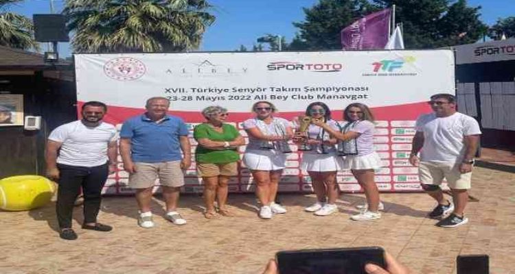Mezitli'nin tenisçileri şampiyon oldu