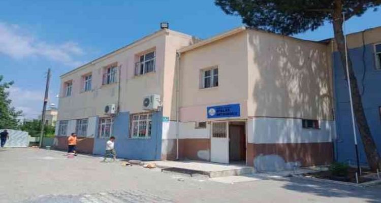 Mersin'de belediyeden okullara tadilat desteği