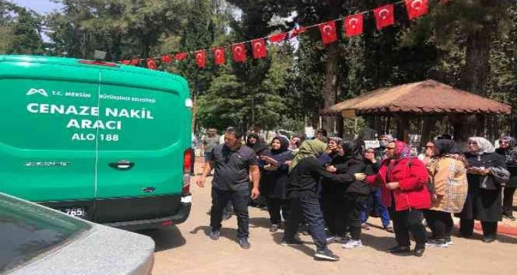 Genç pilotun cenazesi Mersin'de toprağa verildi