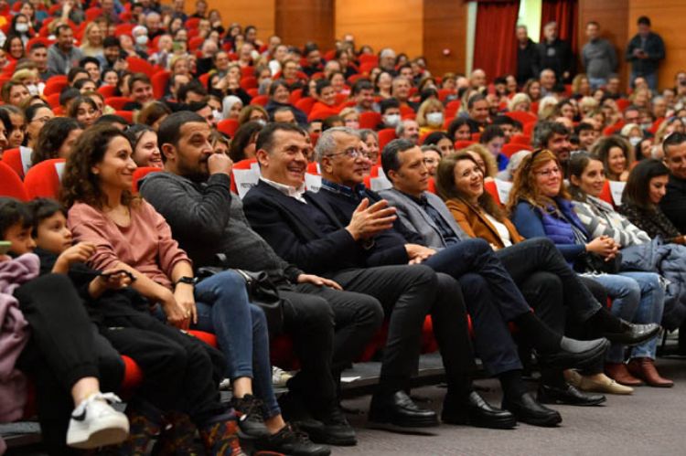Yenişehir Belediyesi tiyatro festivalinde binlerce sanatseveri ağırladı