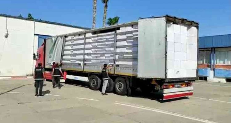 Mersin'de 18 milyon makaron ele geçirildi