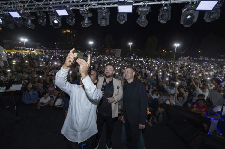 MEZİTLİ’DE 6. ÖRTÜALTI ÜZÜM FESTİVALİ COŞKUYLA KUTLANDI
