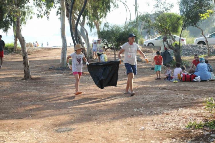 Mezitli’de sahil temizliği yapıldı
