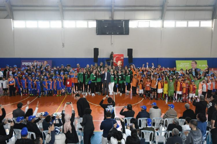 Başkan Özyiğit, sporcu çocuklar ve aileleriyle buluştu