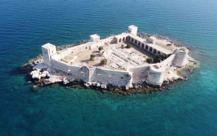 UNESCO’nun kalıcı listesine aday Kızkalesi, müzik ve tantuniyle buluştu
