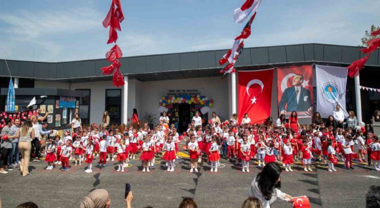 Mersin’de 23 Nisan coşkusu kente yayıldı