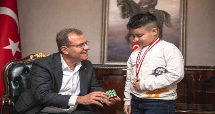 Matematikte dünya birincisi Erken, Başkan Seçer ile buluştu