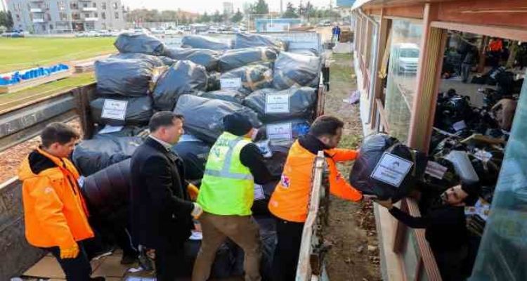 Depremin 4. gününde de yardımlar çığ gibi büyüyor