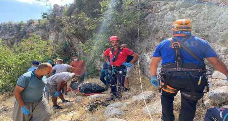 Mersin'de 70 metre uçurumdan düşen adam hayatını kaybetti