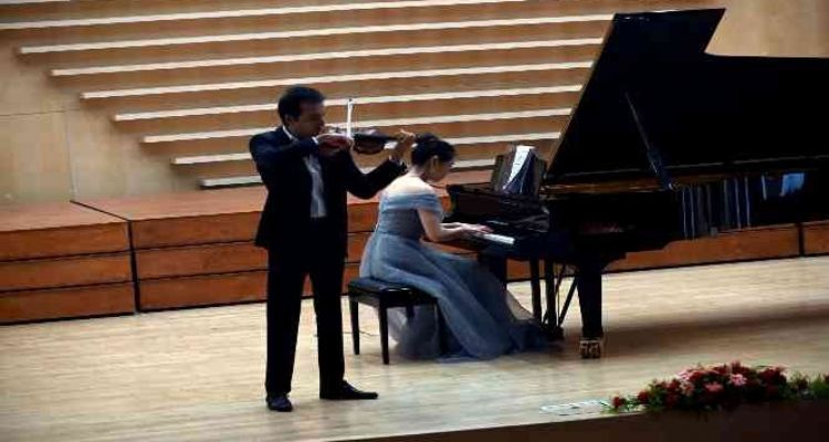 Keman sanatçısı Hasan Gökçe Yorgun ve Çinli piyanist Jiao Li Mersinlilerle buluştu