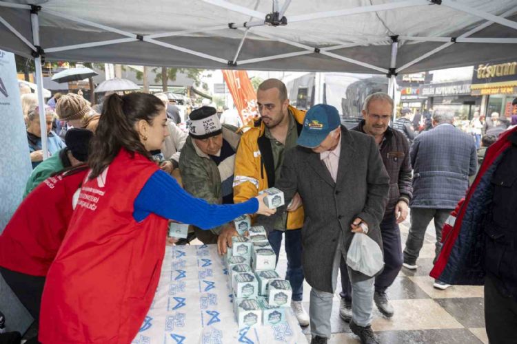 Mersin’de Berat Kandilinde 15 bin kandil simidi dağıtıldı