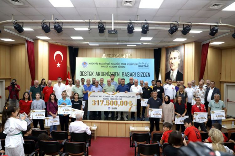 AKDENİZ BELEDİYESİ’NDEN AMATÖR SPOR KULÜPLERİNE CAN SUYU