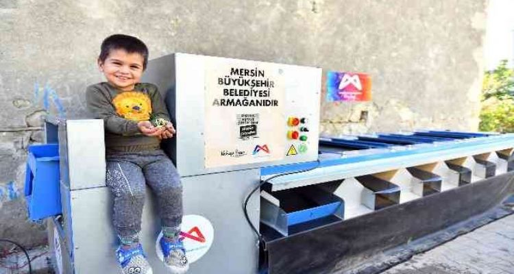 Mersin'de zeytin üreticilerine zeytin boylama makinesi desteği