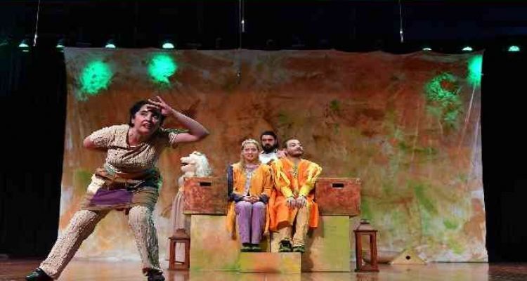 ‘Eşit Masallar’ oyunu Mersin'de sahnelendi