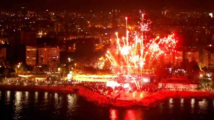 Mersin yeni yılı ‘Sokak Partisi’ ile karşıladı