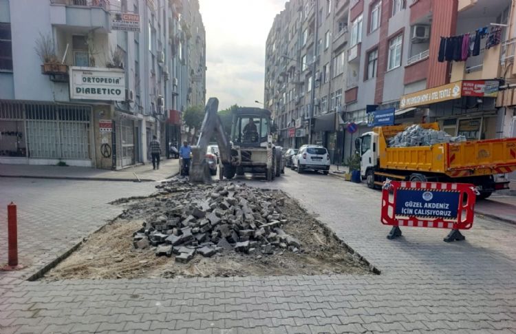 Akdeniz’de sokak yenileme çalışmaları sürüyor
