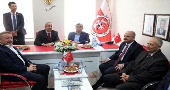 BAKAN YILMAZ, MERSİN’DE SİVASLILAR DERNEĞİ’Nİ ZİYARET ETTİ
