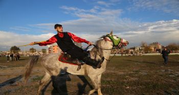 TOROSLAR’DA CİRİT GÖSTERİSİ, NEFES KESTİ