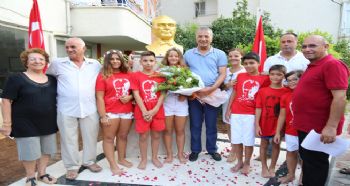 MEZİTLİ’DE ATATÜRK BÜSTÜ COŞKUSU