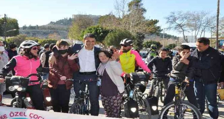 Down sendromlu ve otizmli çocuklar için 8 bin 500 kilometre pedal çevirdiler
