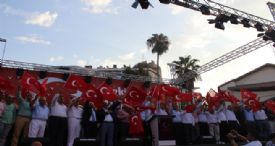 MERSİN’DE ’DEMOKRASİ NÖBETİ’NDE BİRLİK VE BERABERLİK RÜZGARI ESTİ