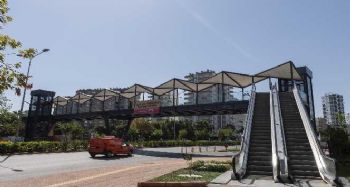 Mersin'de yaya güvenliği için yapılan üst geçit hizmete girdi