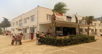 Silifke'de evlerinden tahliye edilenler okullara yerleştiriliyor