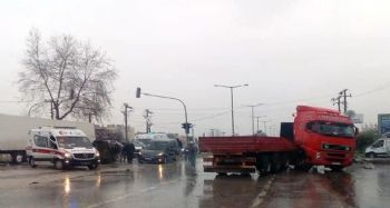 Mersin'de yağmur zincirleme kazaya neden oldu