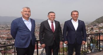 Akdeniz'in 3 büyükşehir belediye başkanı ortak yayında buluştu