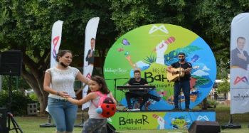 Mersin'de sosyal mesafeli 402 konserde bin 252 yerel sanatçıya destek verildi