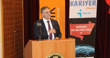 İŞADAMLARI, DENEYİMLERİNİ ÜNİVERSİTE ÖĞRENCİLERİYLE PAYLAŞTI