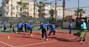 Akdeniz Belediyesi'nin tenis ve basketbol kurslarına yoğun ilgi