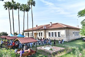 EMEKLİ EVİ ÜYELERİ, ULU ÖNDER ATATÜRK’Ü ŞARKILARLA ANDI