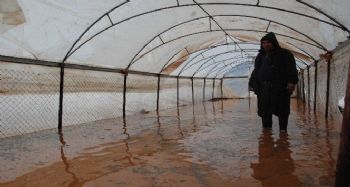 Mersin'in yüksek kesimleri sele teslim oldu