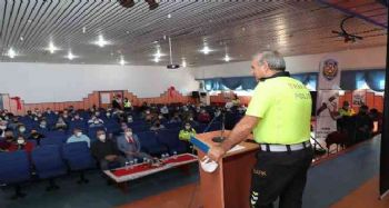 Polis, okul servis şoförlerine ve rehber personeline eğitim verdi