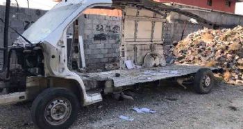 Hacizli araçları parçalayıp, satarken suçüstü yakalandı