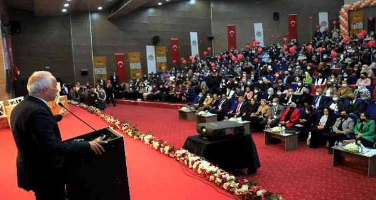 Gültak, 'Kadın emeği Türkiye'nin istikbali' programına katıldı
