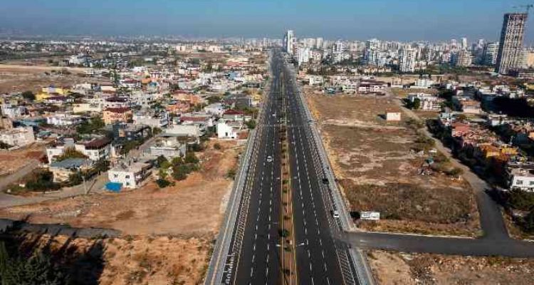 Seçer, Tarsus'ta vatandaşlarla bayramlaştı