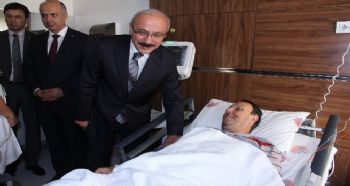 BAKAN ELVAN, TERÖR SALDIRISINDA YARALANANLARI ZİYARET ETTİ