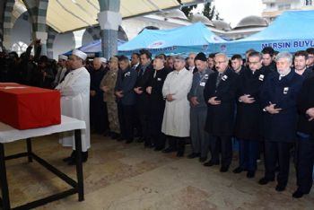 ŞEHİT UZMAN ÇAVUŞ DURMUŞ TEK’İ SON YOLCULUĞUNA BİNLER UĞURLADI