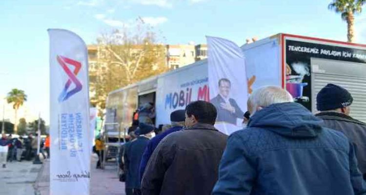 Mersin Büyükşehir Belediyesinin mobil mutfak tırı ilçelerde
