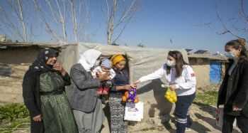 Büyükşehir Belediyesinden tarım işçilerine hijyen kiti ve narenciye paketi