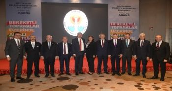 CHP'nin 11 büyükşehir belediye başkanı Adana'da buluştu