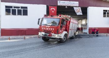 Mersin'den yangınla mücadele eden Muğla ve Antalya'ya 9 itfaiye aracıyla destek