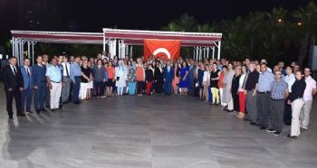 VALİ ÇAKACAK, VALİLİK PERSONELİYLE İFTARDA VEDALAŞTI