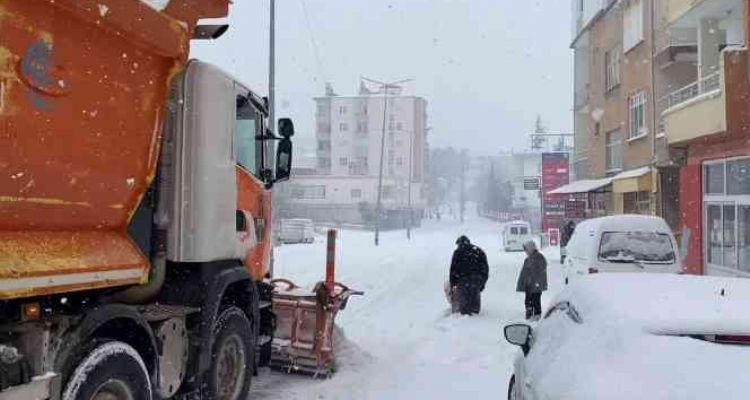 Bu ilçeye 4 yıl aradan sonra ilk defa bu kadar kar yağdı