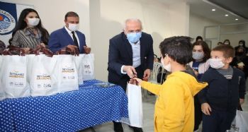 Akdeniz Belediyesi anne devam sütü dağıtımına başladı