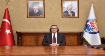 Vali Su: “Milletimiz, dünyaya demokrasiye nasıl sahip çıkılacağının dersini vermiştir”