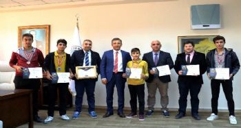 AKDENİZLİ ÖĞRENCİLERDEN BİLİM OLİMPİYATLARINDA BÜYÜK BAŞARI