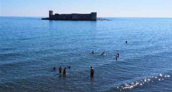 Pastırma yazında Mersin'de deniz keyfi
